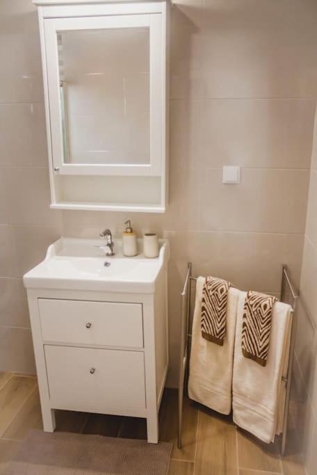 Lovely & Bright Renovated Apt. W/ Balcony In Lagos Exterior foto
